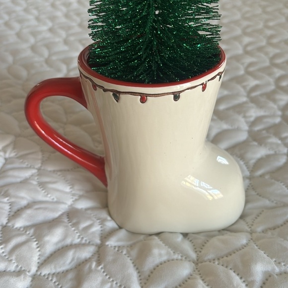 Potter’s Studio Tree Farm Christmas Mug with Red Truck and Novelty Tree Insert - Picture 3 of 8